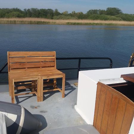 Woontjalk Bûten Ferwachting Makkum Extérieur photo